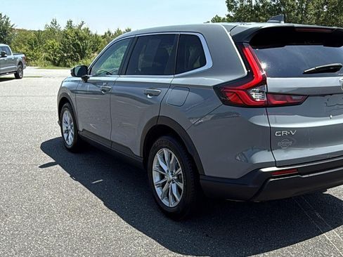 Used 2024 Honda CR-V EX image 9