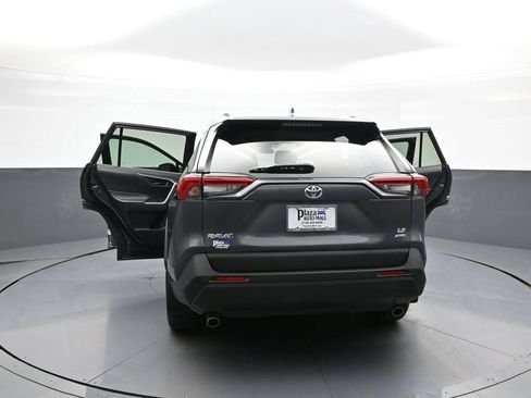 Used 2021 Toyota RAV4 LE AWD/4WD image 46