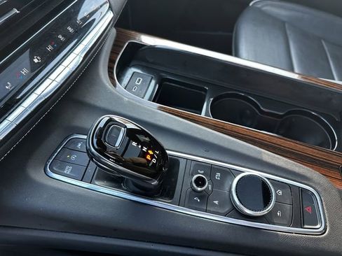 Used 2022 Cadillac Escalade Premium Luxury image 25