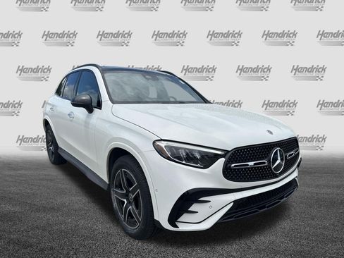 Used 2025 Mercedes-Benz GLC 300 4MATIC image 2