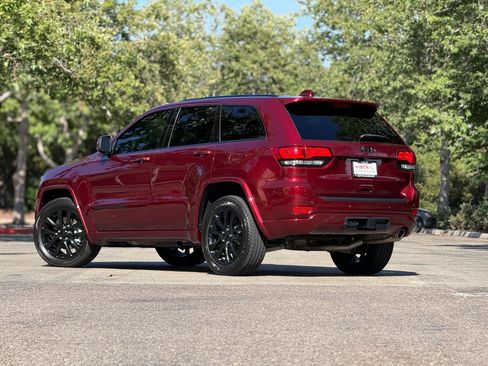 Used 2021 Jeep Grand Cherokee Laredo X RWD image 34