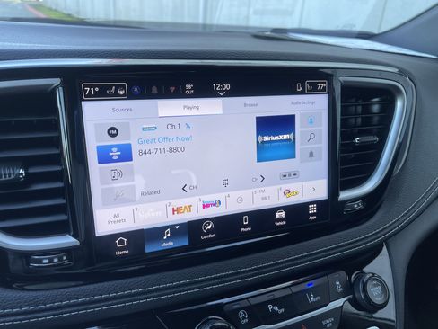 New 2026 Chrysler Pacifica Select image 35