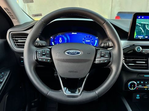 Used 2022 Ford Escape Titanium w/ Class II Trailer Tow Package image 5