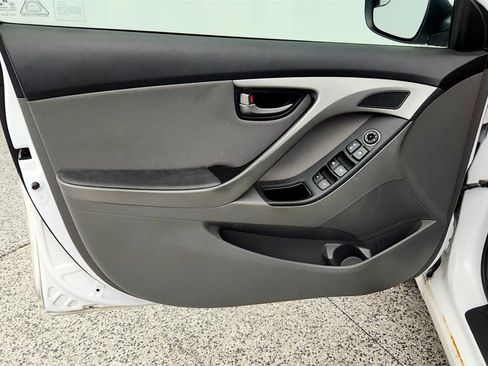 Used 2016 Hyundai Elantra SE w/ Option Group 02 FWD image 10