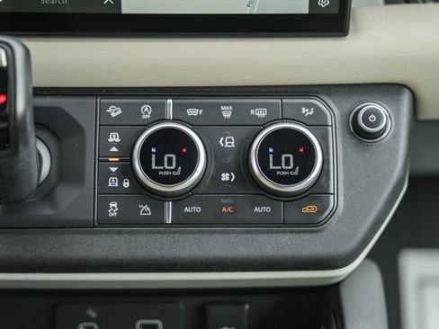 Used 2022 Land Rover Defender 110 SE AWD/4WD image 34
