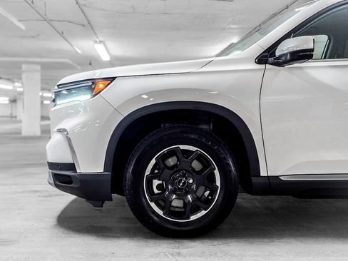Used 2025 Honda Pilot EX-L image 13