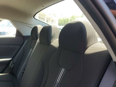 Used 2023 Hyundai Elantra SEL w/ Convenience Package FWD image 10