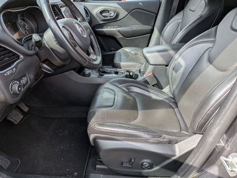 Used 2019 Jeep Cherokee Limited image 12