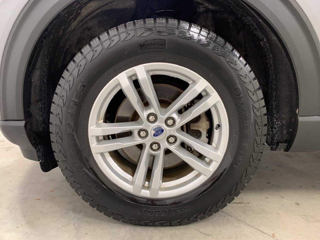 Used 2022 Ford Explorer XLT AWD/4WD image 2