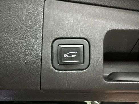 Used 2018 Cadillac XT5 Luxury w/ Driver Awareness Package image 30