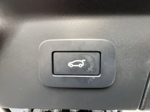 Certified 2024 Land Rover Range Rover Velar Dynamic SE image 36