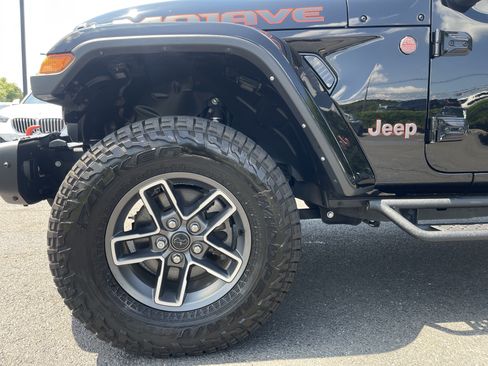 Used 2024 Jeep Gladiator Mojave AWD/4WD image 7