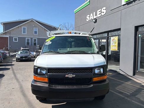Used 2011 Chevrolet Express 2500 image 2