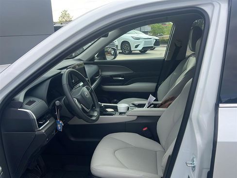 Used 2026 Toyota Grand Highlander XLE AWD/4WD image 1