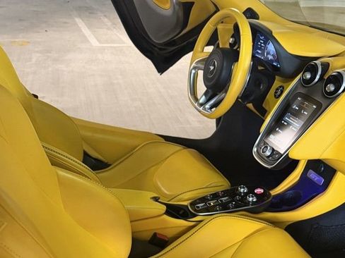Used 2022 McLaren GT image 10