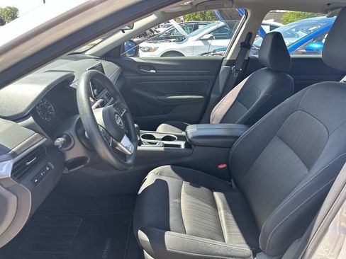 Used 2024 Nissan Altima 2.5 SV FWD image 10