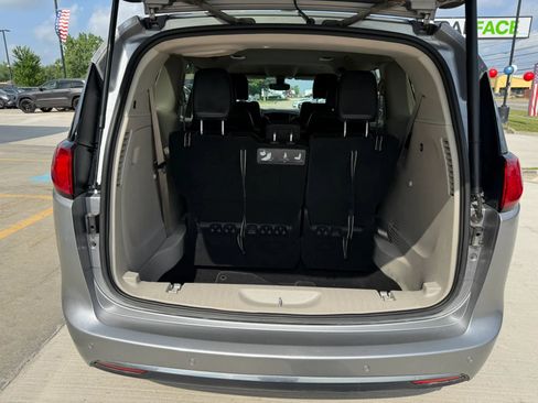Used 2020 Chrysler Pacifica Touring-L Plus FWD image 14