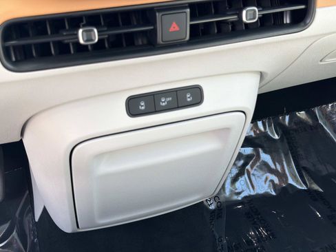 Certified 2025 Volkswagen ID. Buzz Pro S Plus AWD/4WD image 26