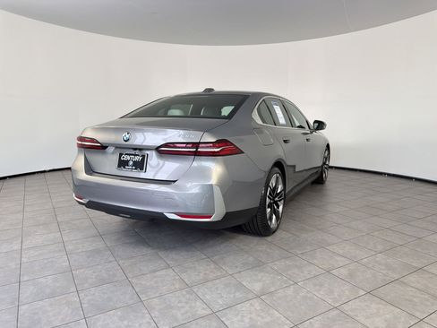 Certified 2025 BMW 530i RWD image 9