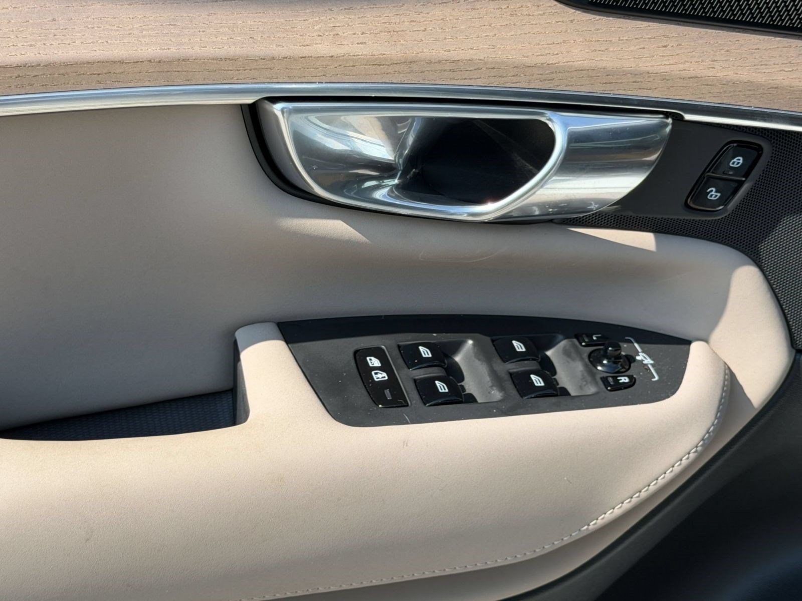 Certified 2026 Volvo XC90 B6 Plus AWD/4WD image 26