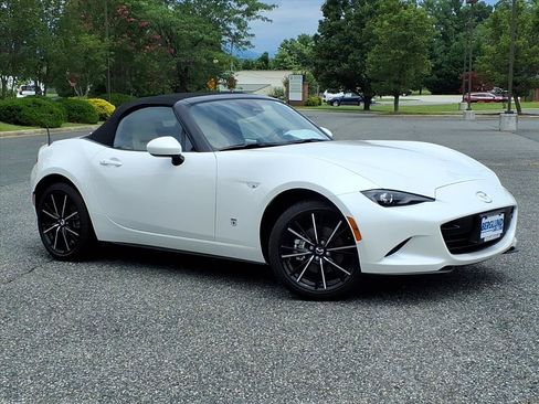Used 2025 MAZDA MX-5 Miata Grand Touring RWD image 2