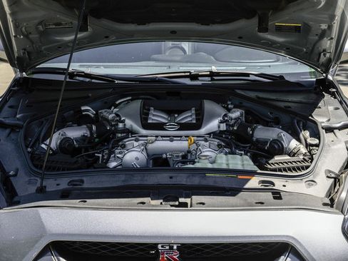 Used 2011 Nissan GT-R Premium AWD/4WD image 16