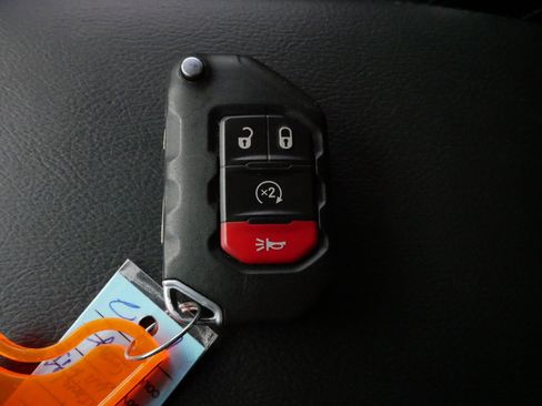 Used 2021 Jeep Wrangler Unlimited Sahara image 31