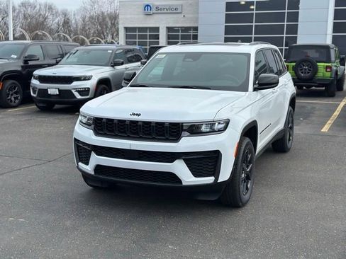 New 2026 Jeep Grand Cherokee Altitude image 2