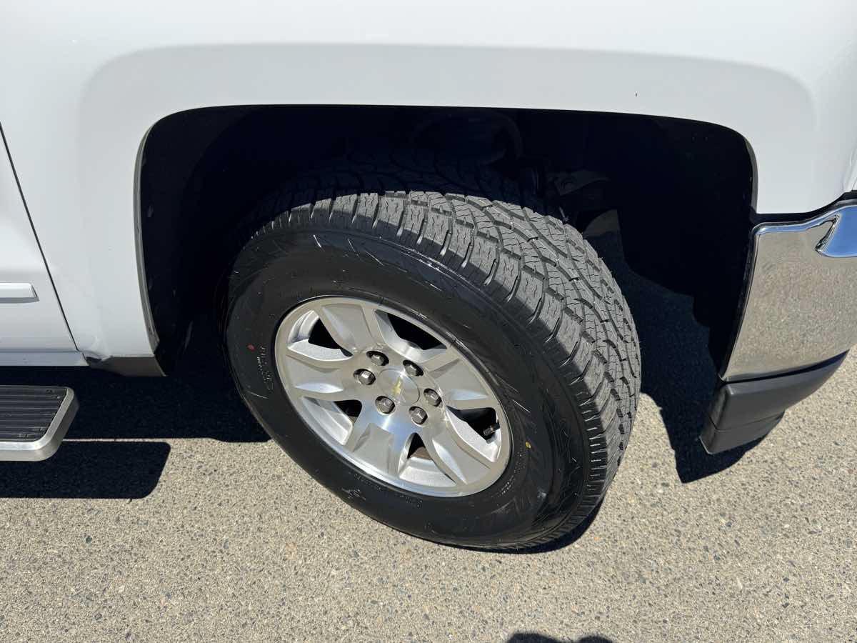 Used 2017 Chevrolet Silverado 1500 LT AWD/4WD image 38