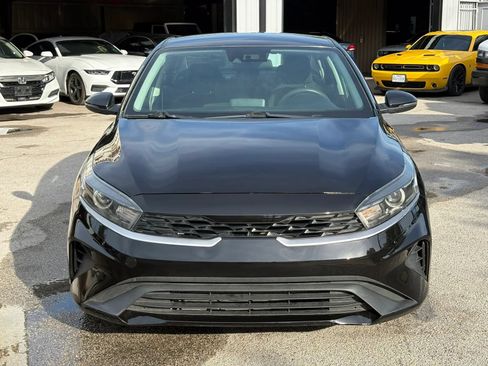 Used 2023 Kia Forte LXS w/ LXS Technology Package FWD image 2