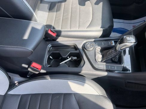Used 2022 Volkswagen Taos SEL w/ Panoramic Sunroof Package AWD/4WD image 45