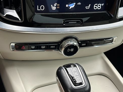 Used 2019 Volvo S60 T5 Momentum w/ Premium Package FWD image 23