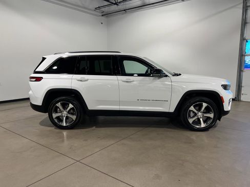 Used 2023 Jeep Grand Cherokee Limited w/ Trailer Tow Prep Group (B) image 2