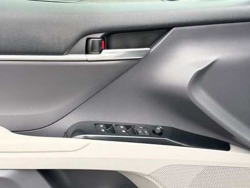 Used 2020 Toyota Camry LE image 14