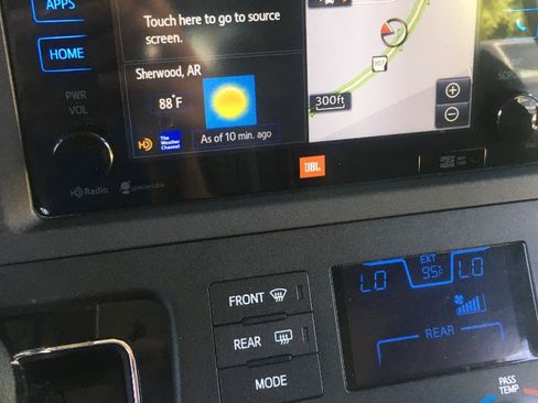 Used 2015 Toyota Sienna Limited FWD image 24
