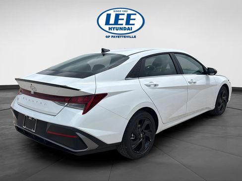 New 2026 Hyundai Elantra SEL Sport FWD image 2