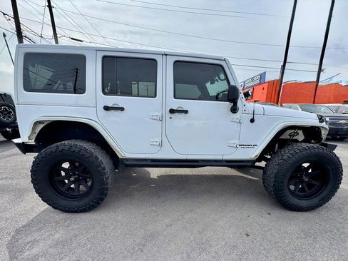 Used 2014 Jeep Wrangler Unlimited Sahara w/ Connectivity Group image 3