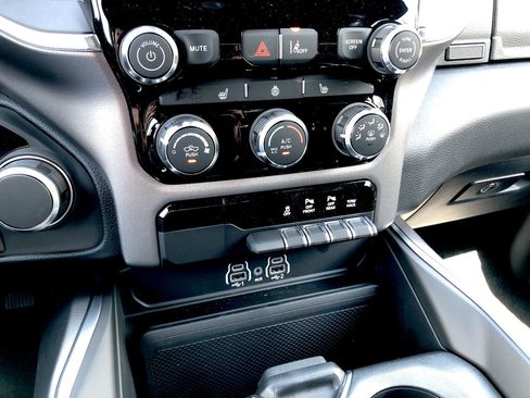 New 2026 RAM 1500 4x4 Crew Cab image 29