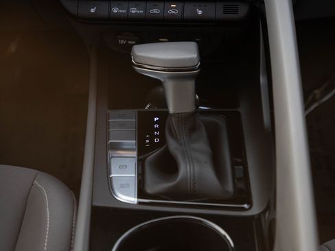 Used 2025 Hyundai Elantra SEL FWD image 17