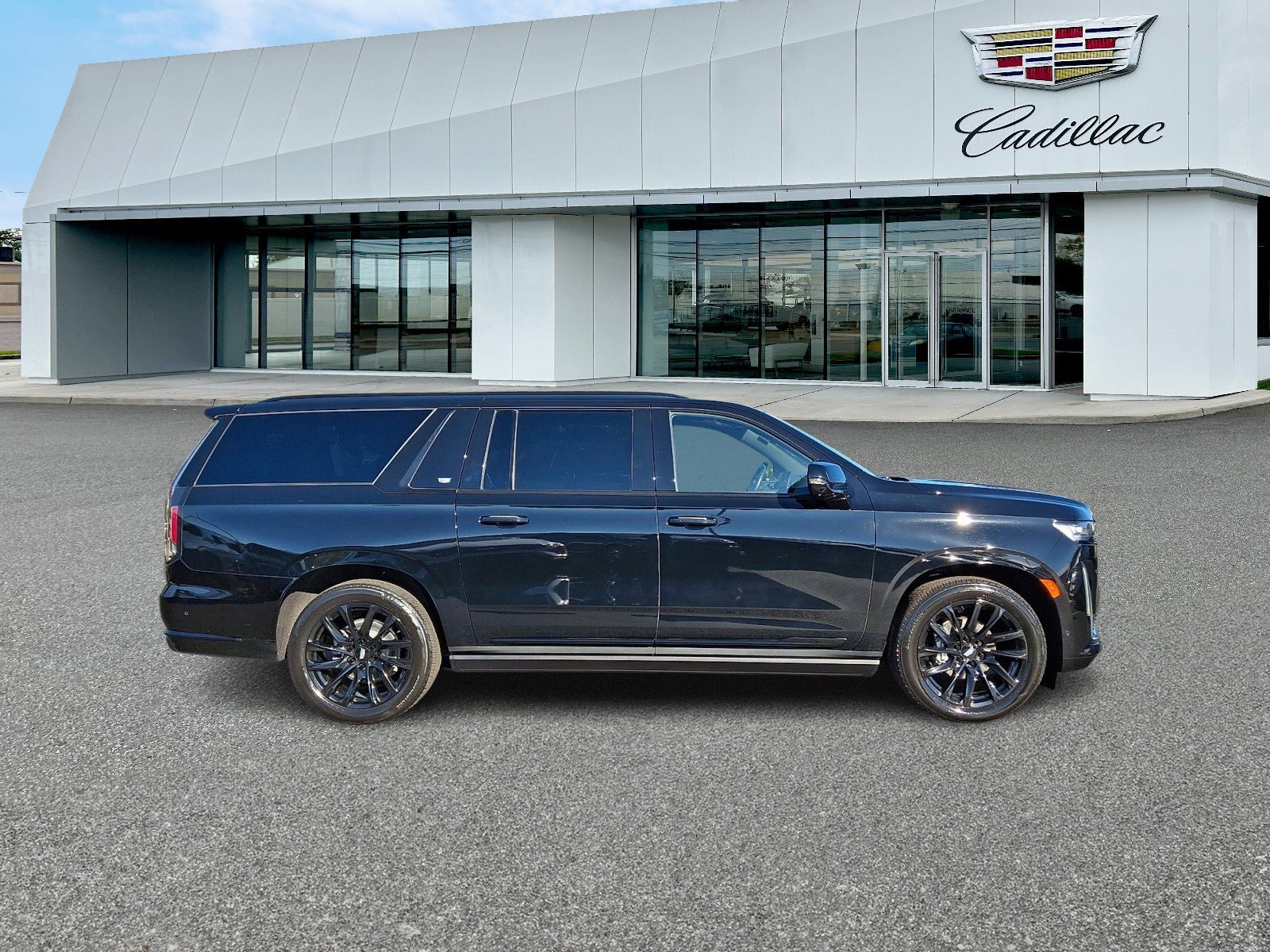 Used 2024 Cadillac Escalade ESV Sport w/ LPO, ONYX Package AWD/4WD image 7