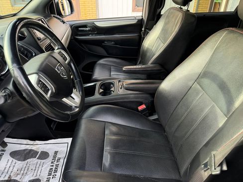 Used 2019 Dodge Grand Caravan GT w/ Safety Sphere Group FWD image 12