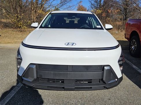 Used 2026 Hyundai Kona SE image 2