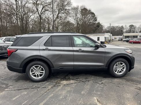 New 2026 Ford Explorer Active RWD image 8