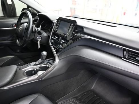 Used 2022 Toyota Camry SE image 14