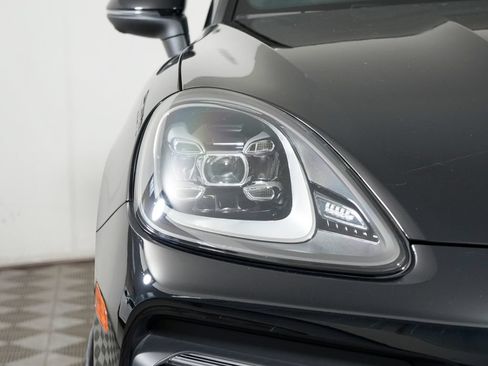 Certified 2023 Porsche Cayenne AWD/4WD image 11