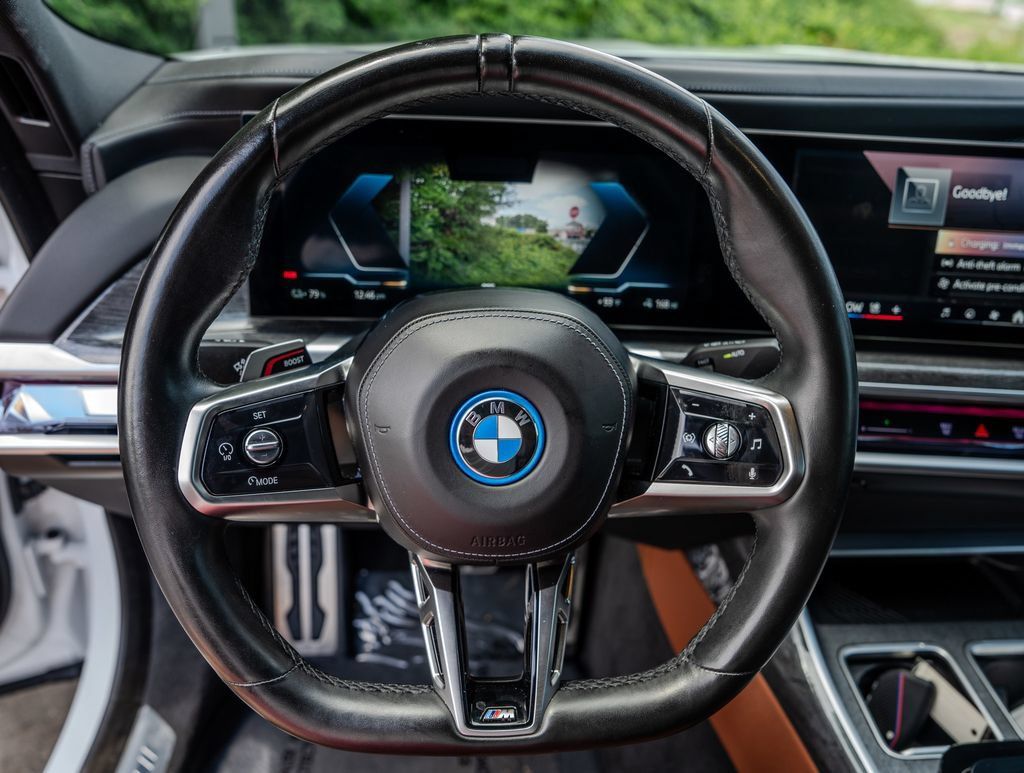 Used 2023 BMW i7 xDrive60 AWD/4WD image 5