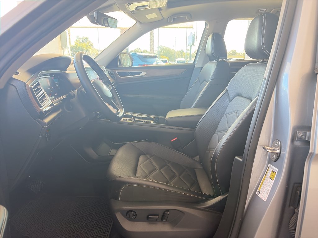 Certified 2024 Volkswagen Atlas SE FWD image 9