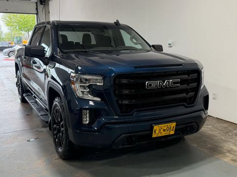 Used 2022 GMC Sierra 1500 Elevation w/ LPO, Elevation Black Package AWD/4WD image 5