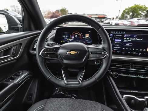 Used 2025 Chevrolet Traverse LT w/ Driver Confidence Package AWD/4WD image 27