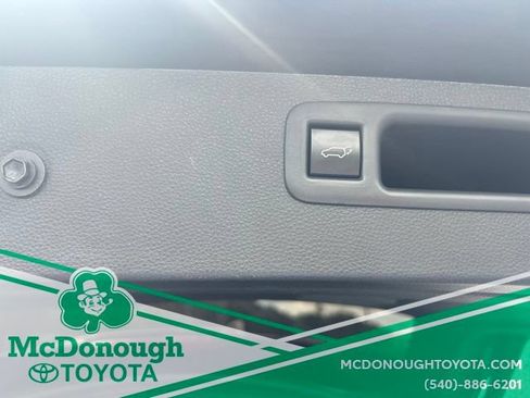 Used 2022 Toyota Highlander XSE AWD/4WD image 9